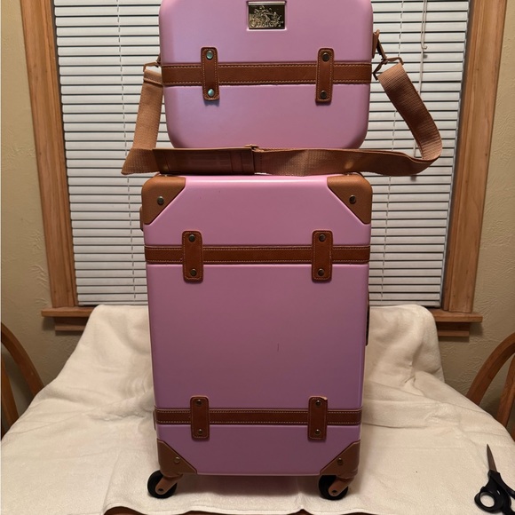 Chariot Gatsby Luggage Pink Carry On Hard Side 2 Piece - Picture 1 of 13
